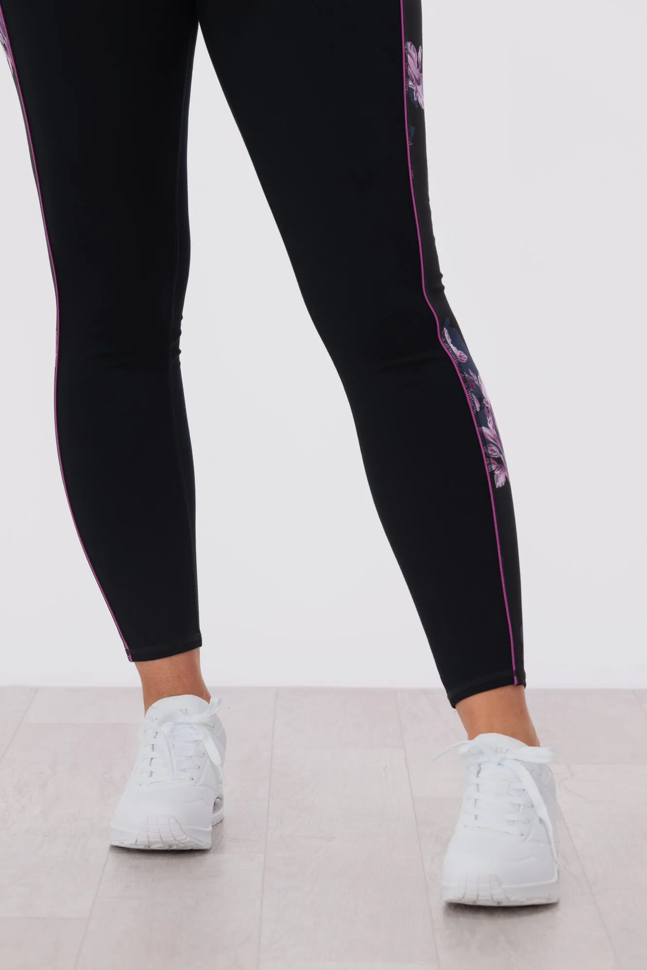 Skechers Uno Stand On Air White Sneakers