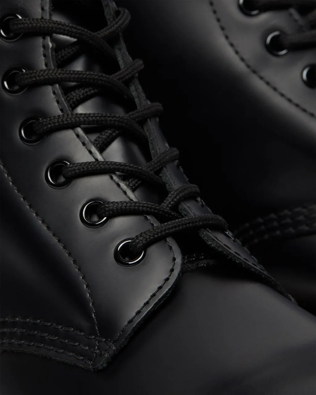 Unisex 1460 Smooth Leather Lace Up Boots Black